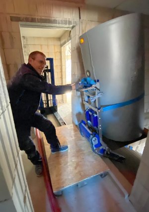Transport Warmwasserspeicher mit Treppensteiger